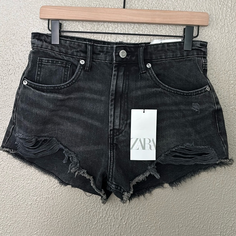 NWT Women’s Zara High Rise Curved Distressed Shorts, Size 6, Black